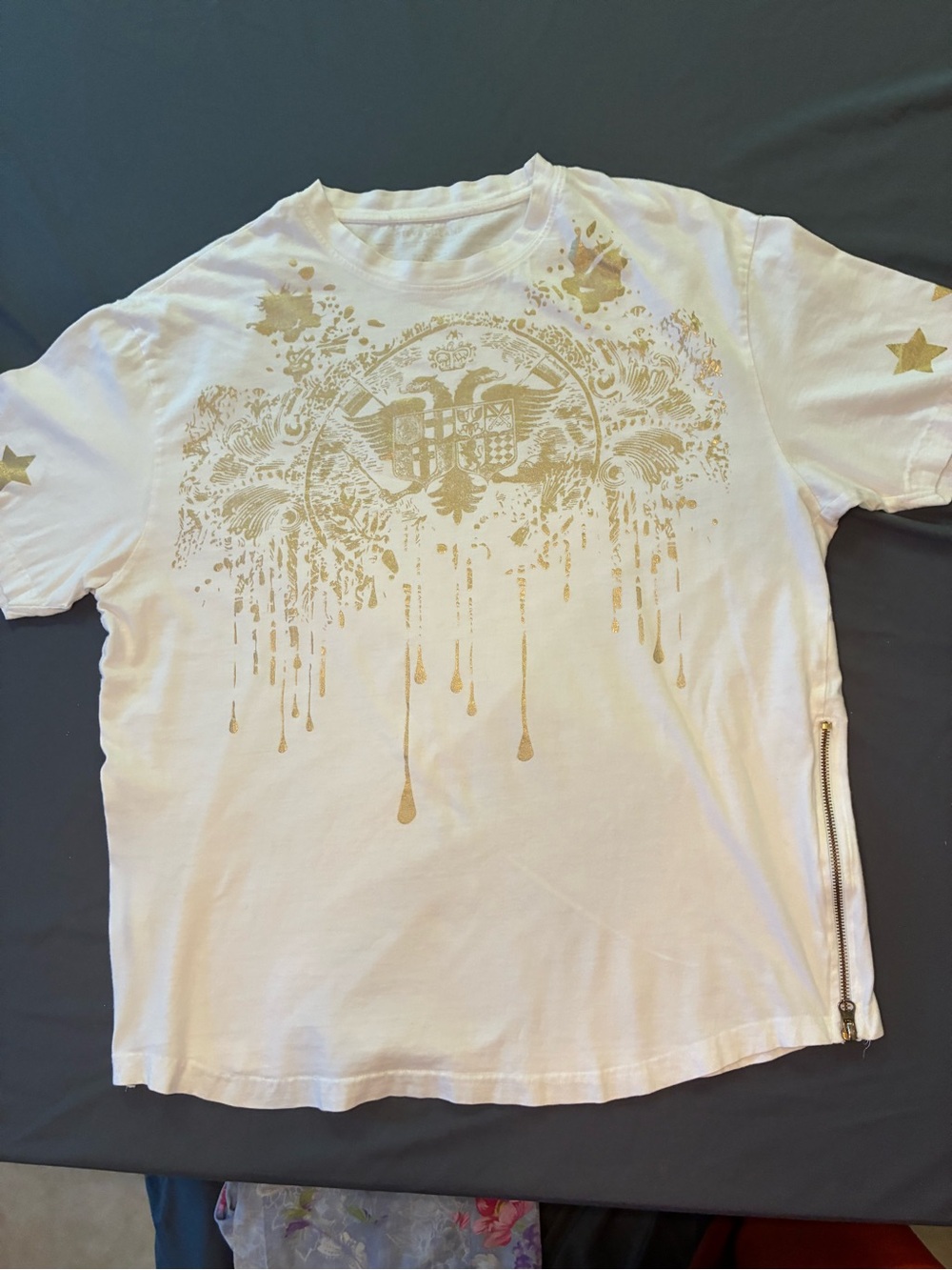 Steve’s Jeans White Tee with Gold Graphic Print and Zippers on Side Size XL